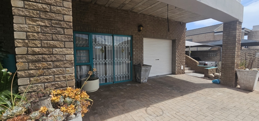 5 Bedroom Property for Sale in Myburgh Park Western Cape